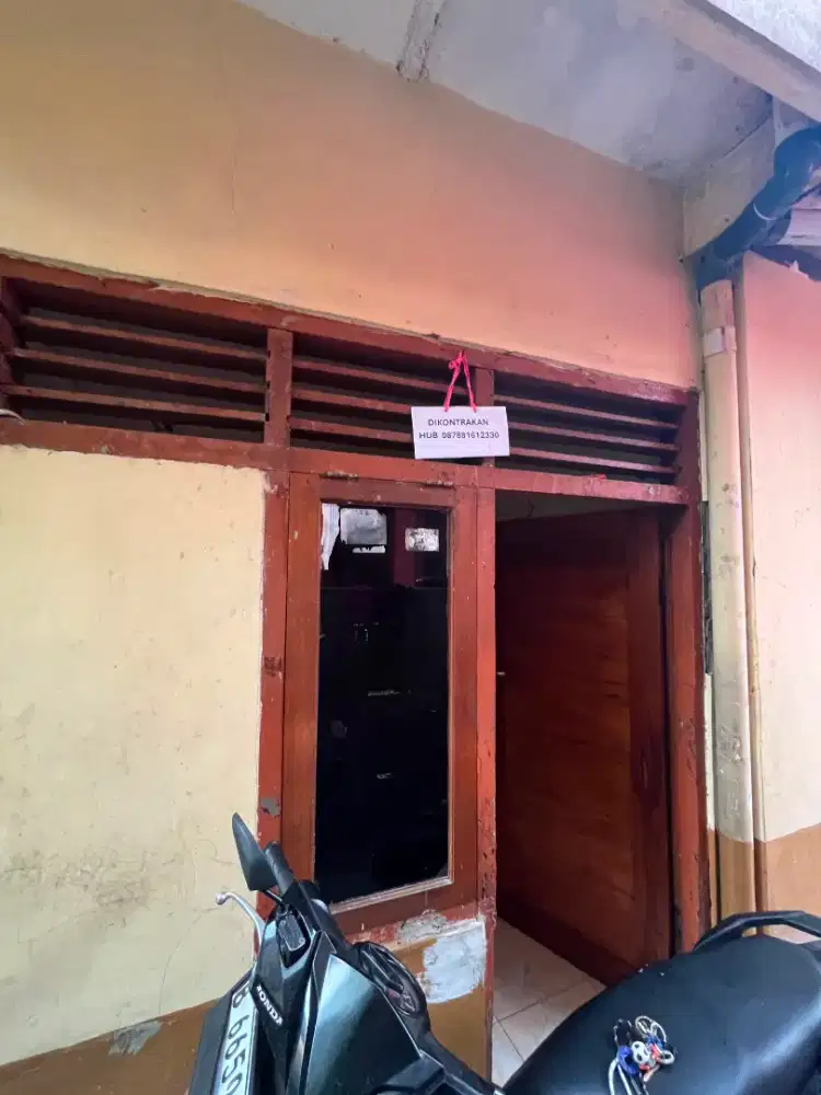 Di kontrakan rumah 2 lantai daerah Larangan Ciledug