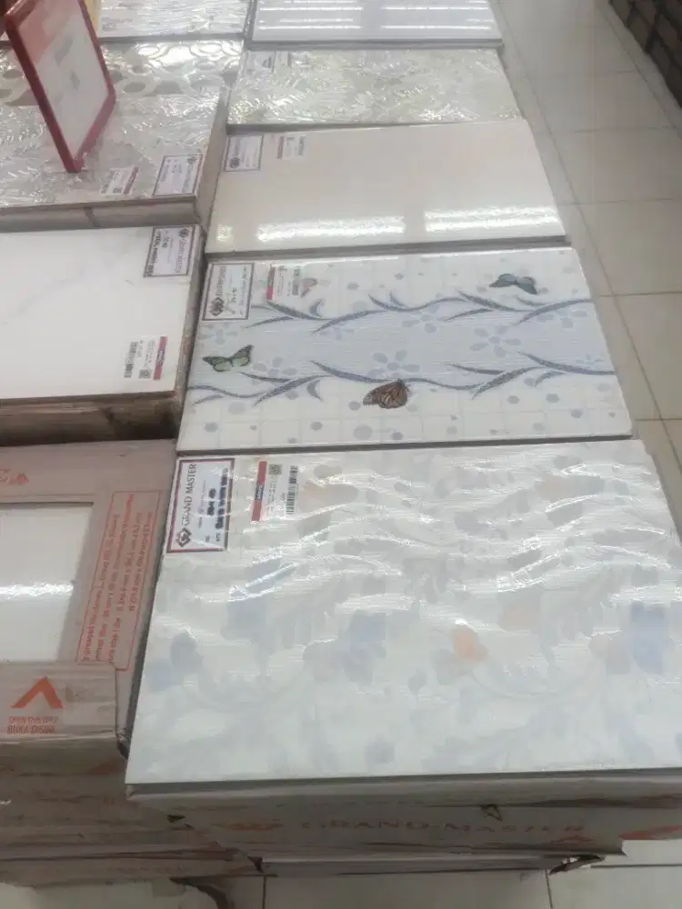 Keramik harga per box