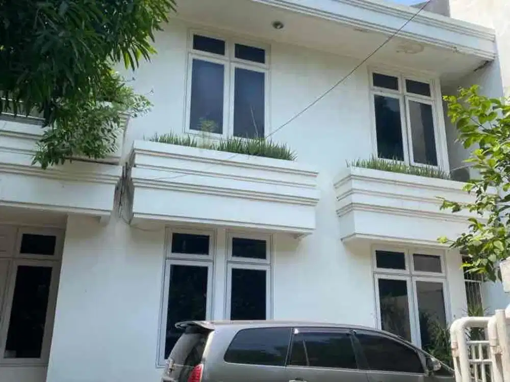 rumah hoek di sungai sambas, kebayoran baru