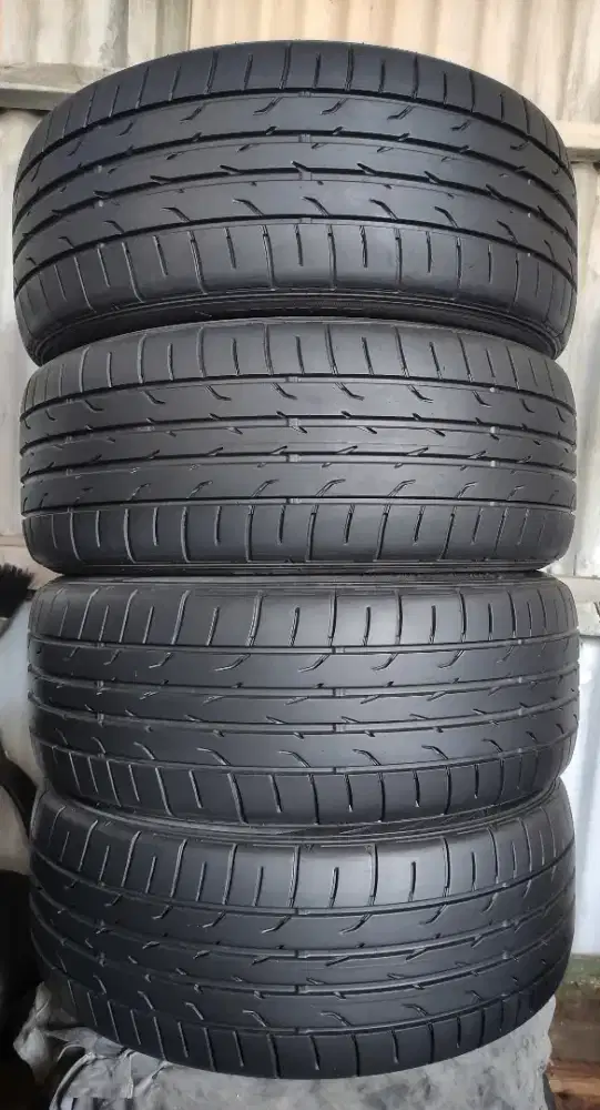 Ban Dunlop Direzza 225/50 R18 (4pc)