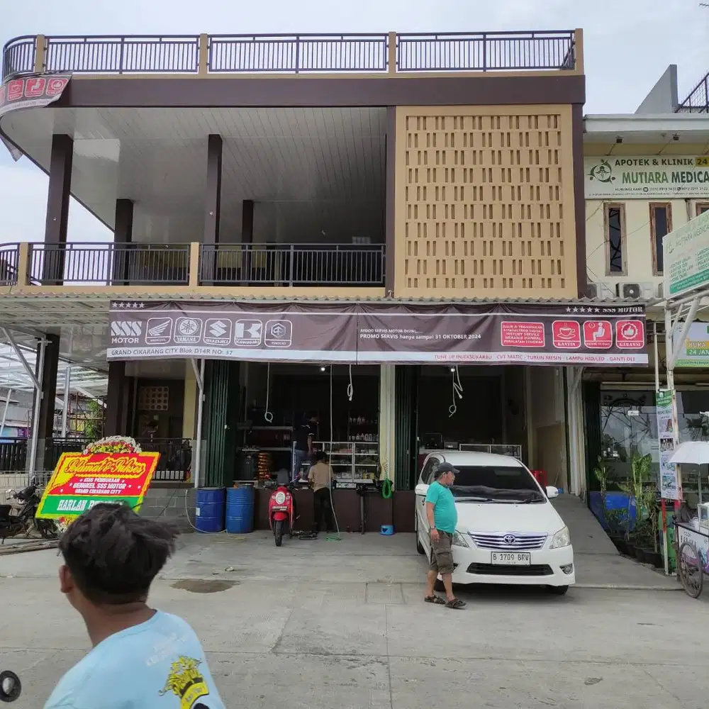 Lowongan Mekanik untuk Bengkel Motor SSS (Konsep Modern)