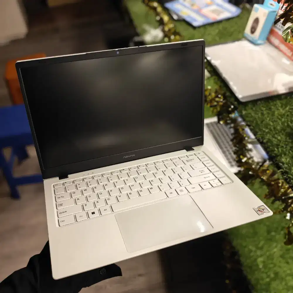ADVAN MATE AMD ATHLON RAM 4GB SSD 128GB SIAP PAKAI