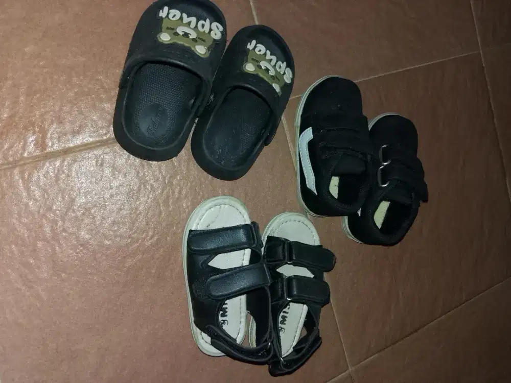 Sepatu dan sendal anak size 22