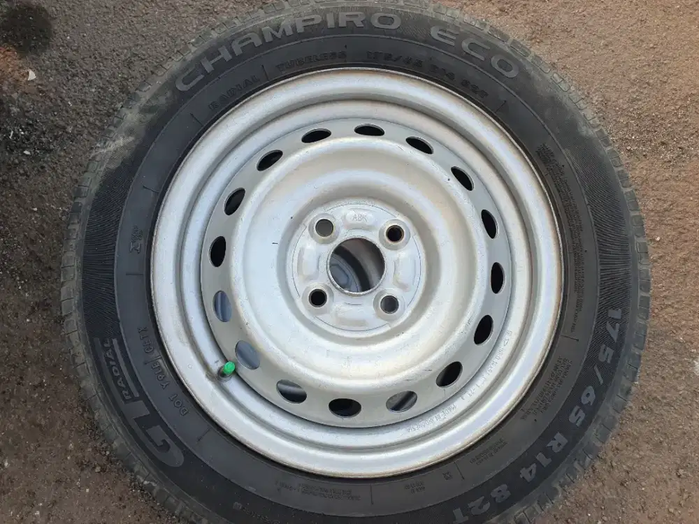 Velg kaleng ring 14 r14 pcd 4x100 bekas dipakai di soluna