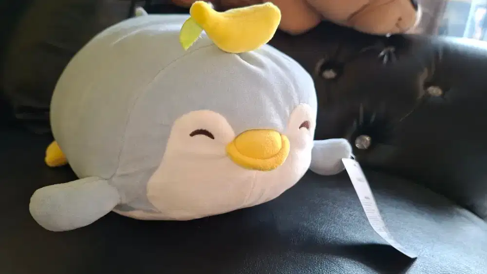 Boneka Pinguin Tiduran