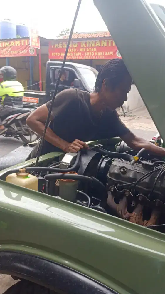 Mekanik mobil Jeep