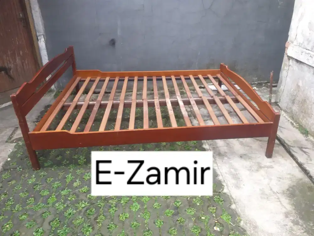 Tempat Tidur Risbang Jati
