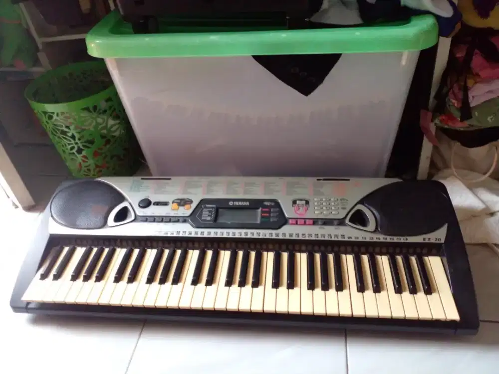 Yamaha keyboard EZ 20