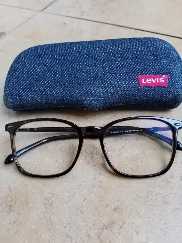 Frame kacamata Levis