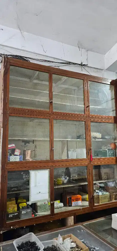 Lemari rak barang bahan kayu