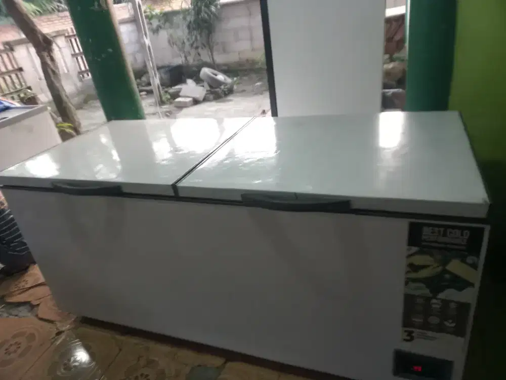 Jual prizer box GEA kapasitas 900 liter kondisi normal siap pakai