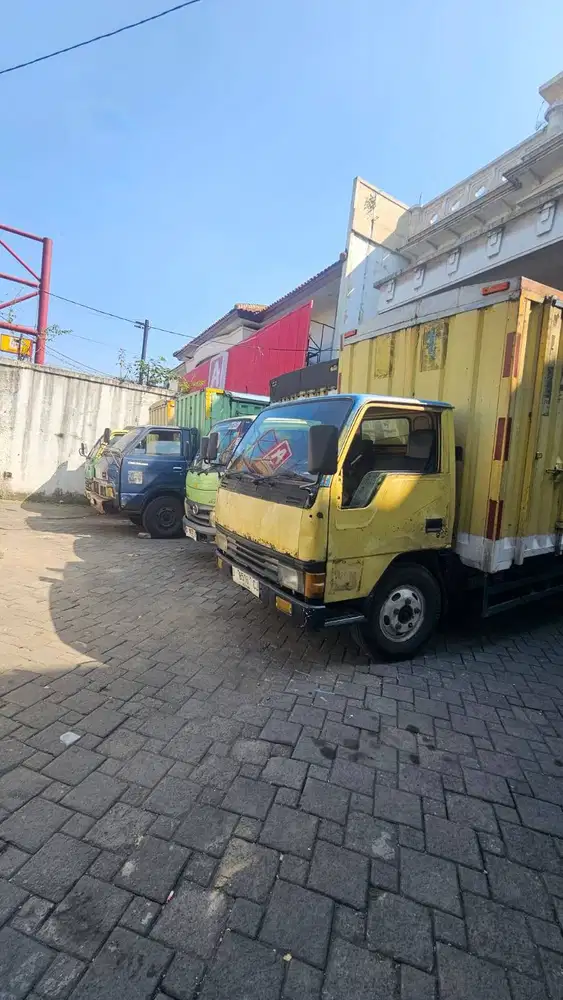 Dibutuhkan Sopir & Helper/Kernet