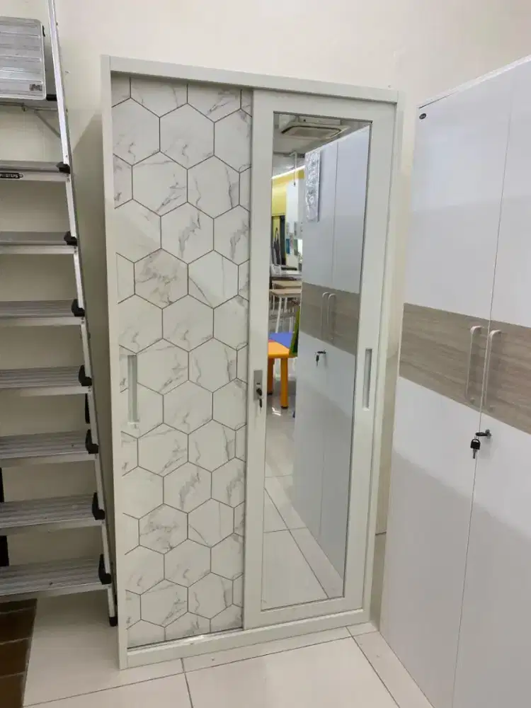 Lemari Pakaian Geser Selma Alexis – Praktis, Modern & Hemat Tempat!