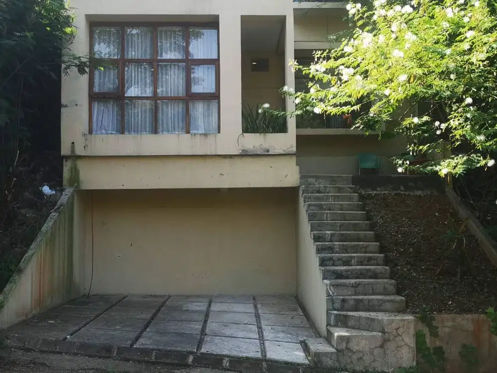 DISEWAKAN RUMAH/VILLA DAGO ATAS