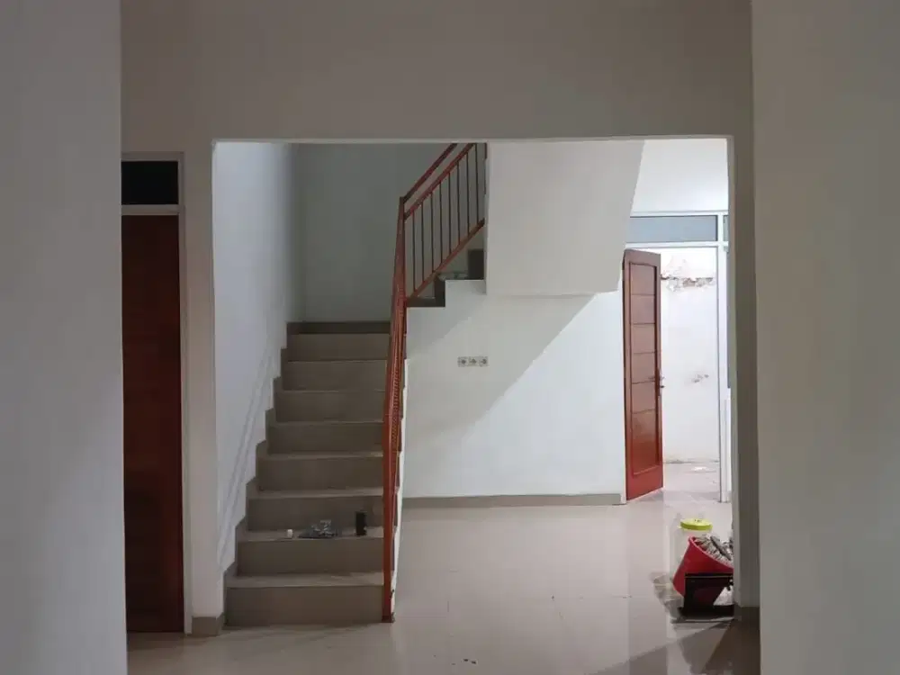 Rumah cantik 2 lantai di sektor 5 bintaro jaya