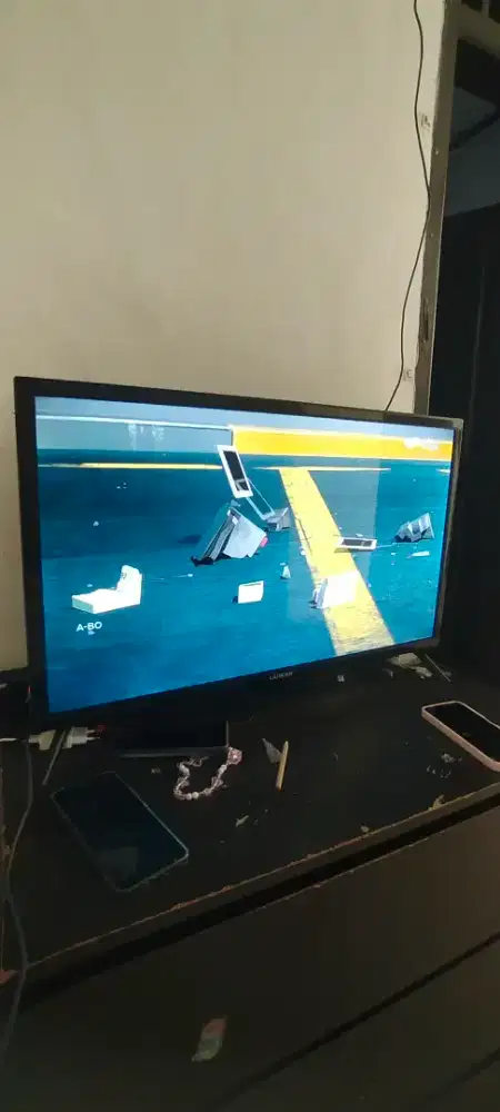 Tv digital beserta antena nya 32 inch bagus baru beli sebulan