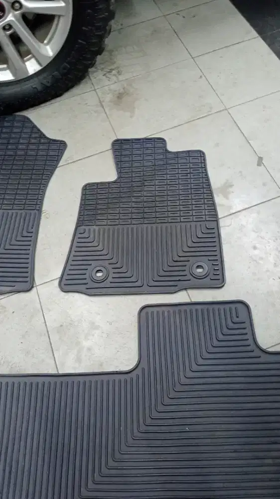Karpet Mobil Karet Inova Fortuner Full Set
