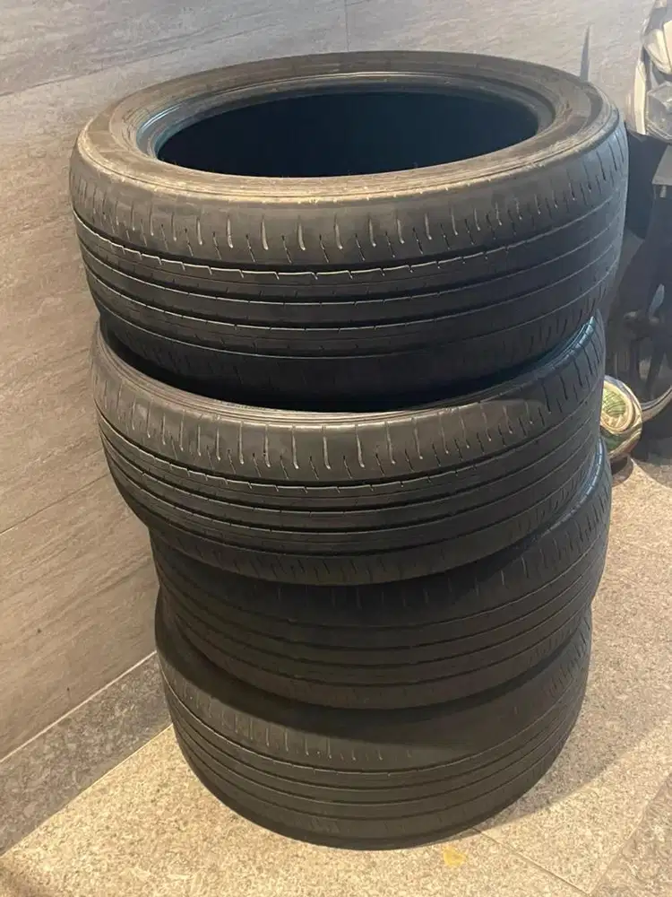 Ban mobil innova zenix 225/50 R18