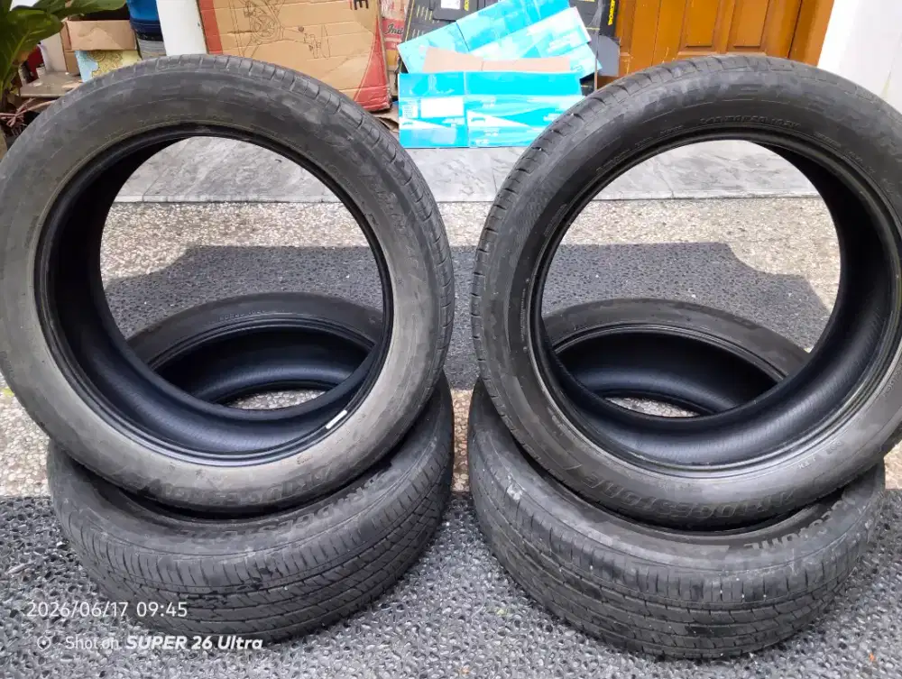 Di jual ban depan belakang bekas mobil valiset
