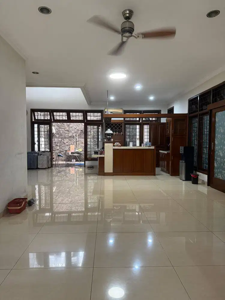 6,5M Rumah Asri dan Luas di BSD Puspita Loka 2,5 Lantai Strategis