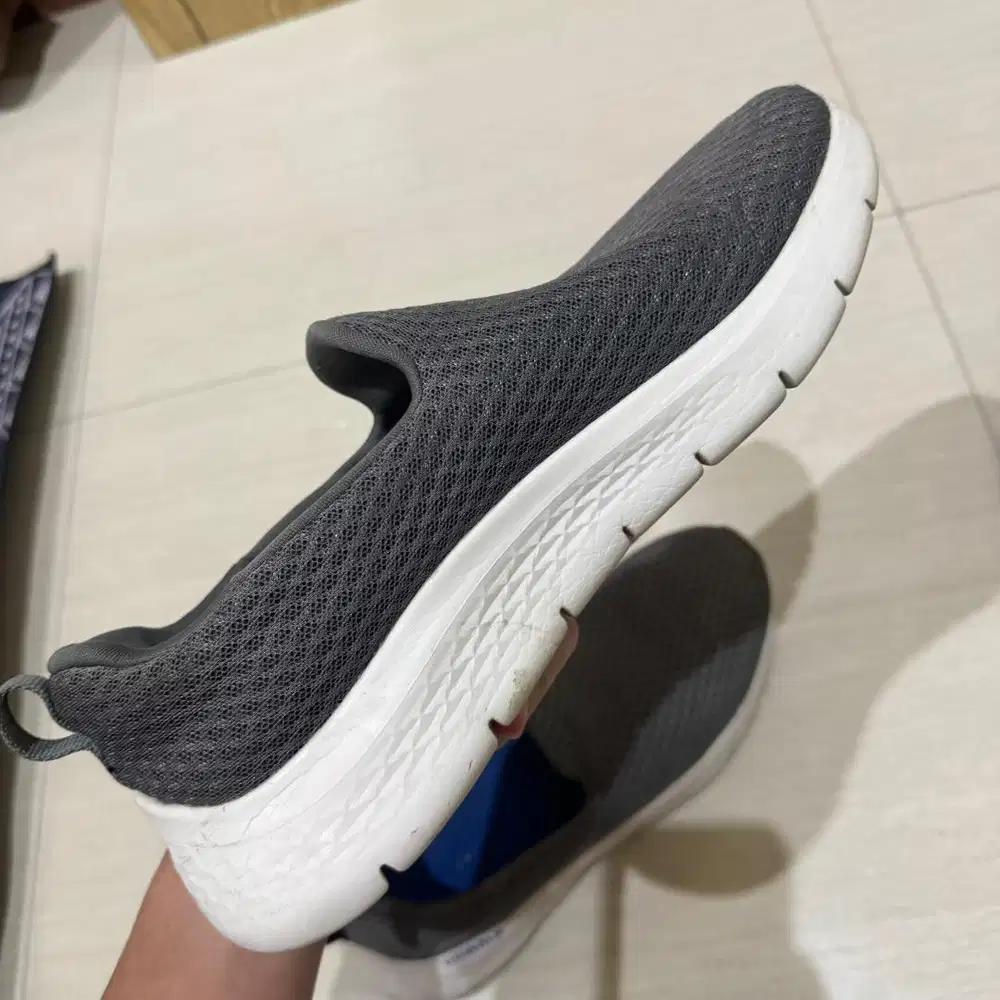 Sepatu skechers