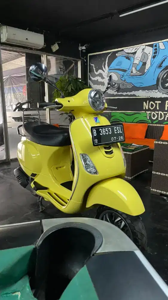 Vespa matic macaron warna butter