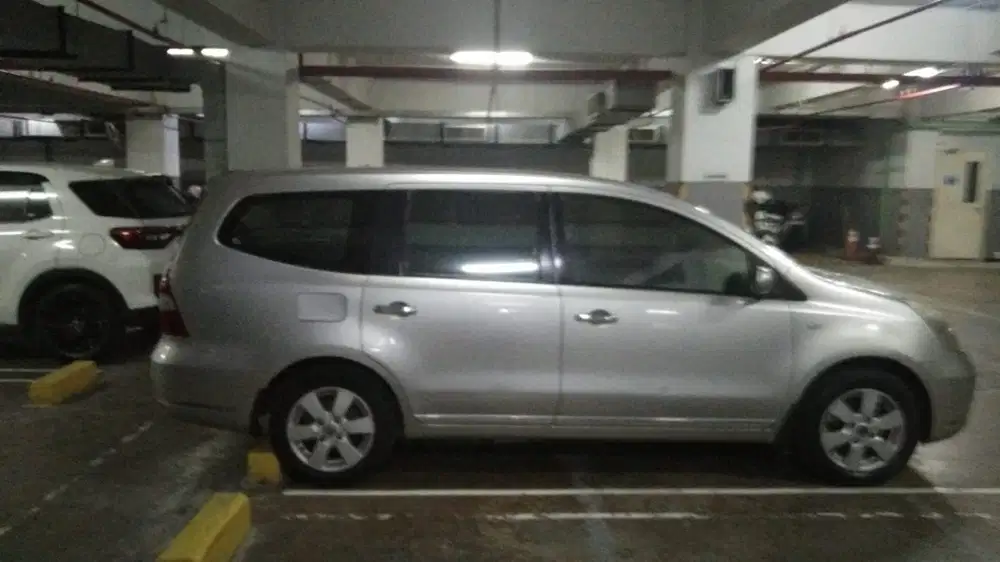 Nissan Grand livina 2010 Bensin
