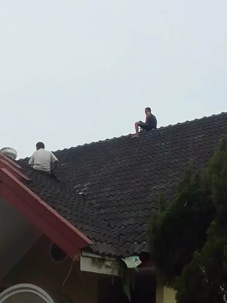 Genteng bocor seng atap rumah lantai dinding merembes kamar mandi