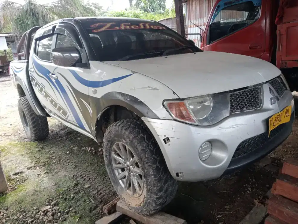Mitsubishi Strada Triton GLS 4x4 2011