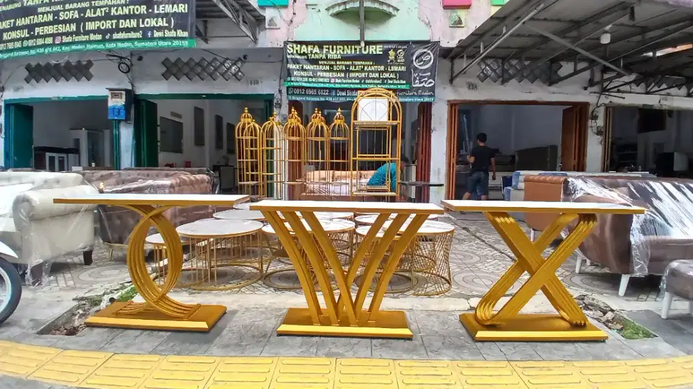 Meja konsul tempahan