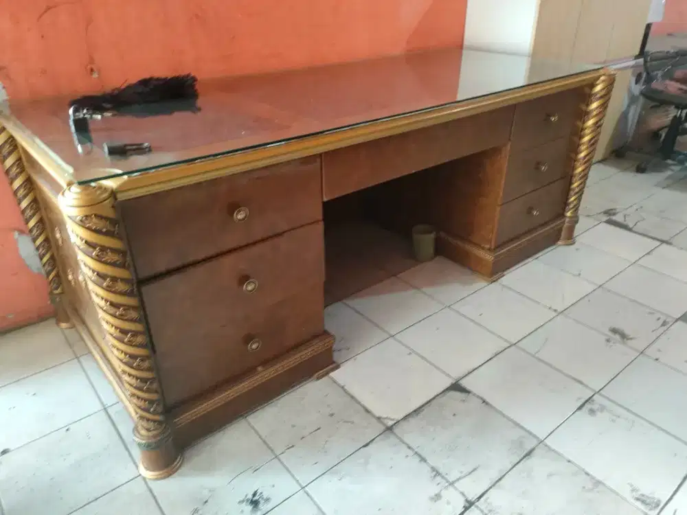 meja direktur Kantor