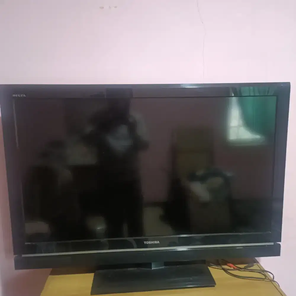 Jual TV LCD Toshiba Regza 40, kondisi mati.