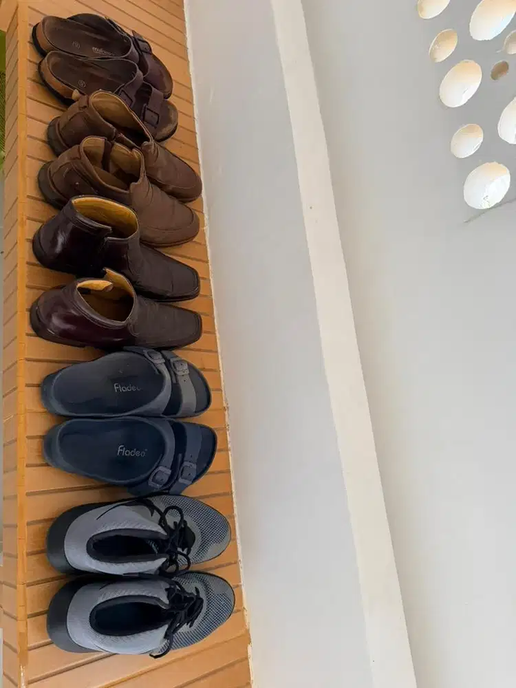 Sepatu sendal  pria layak pakai