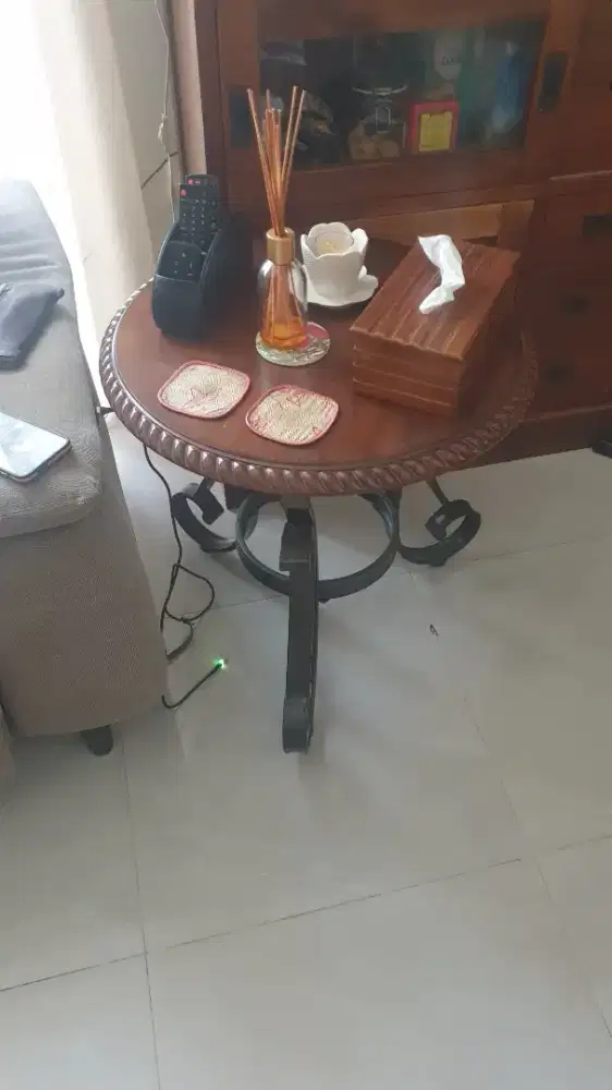 Side round table