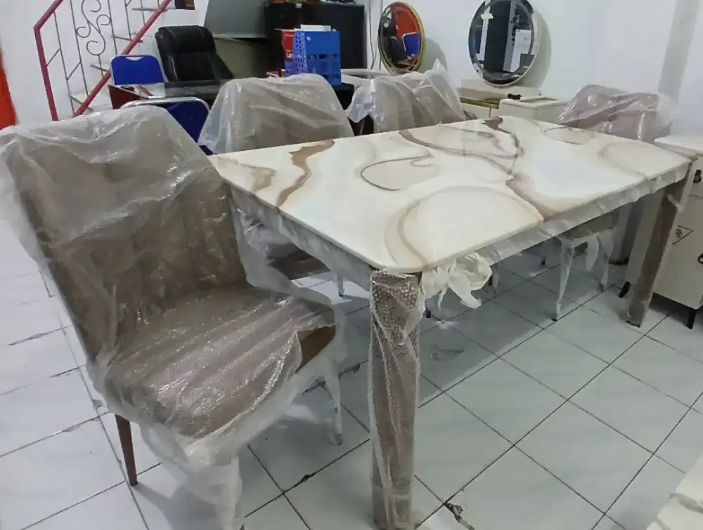 Meja makan import