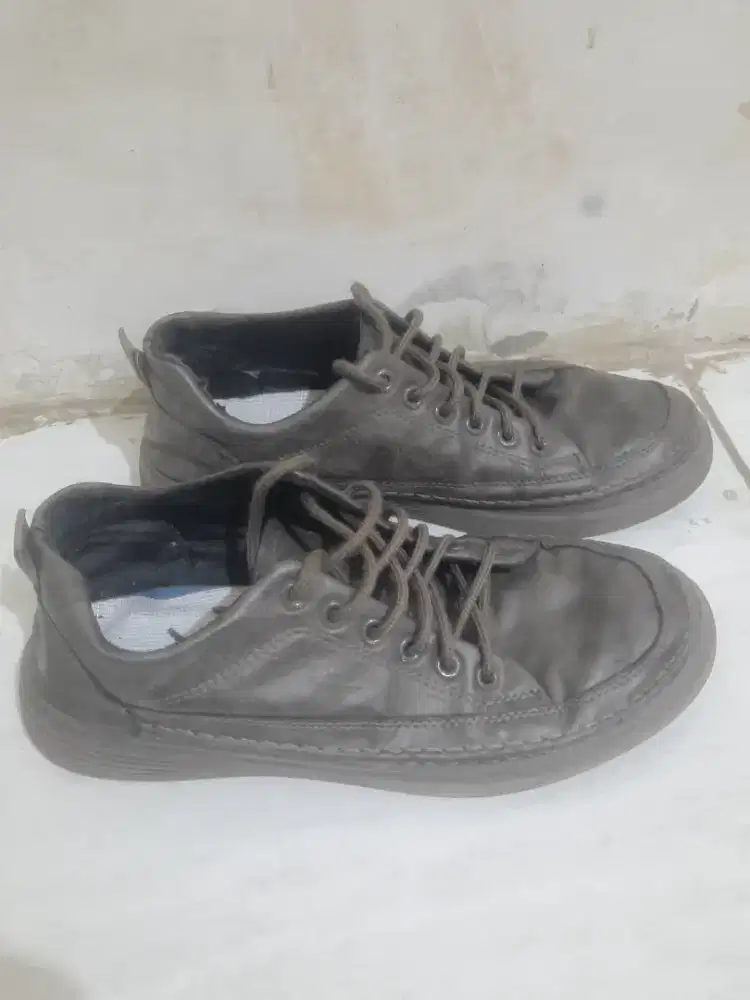 Sepatu semi kulit normal