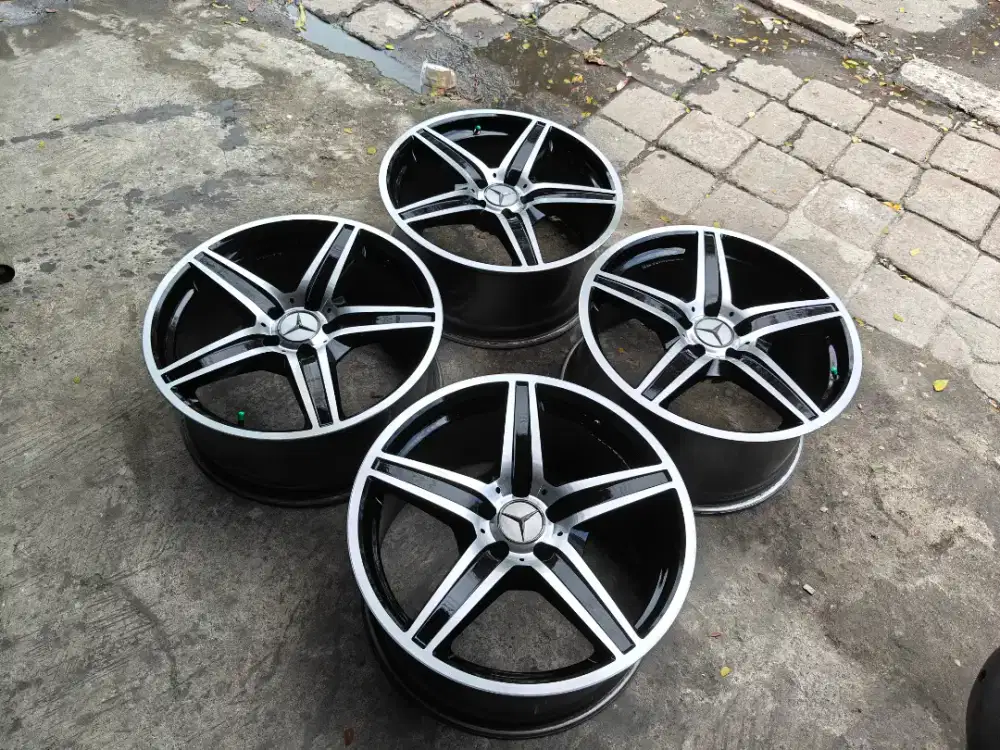 Jual vleg Mercy R19 pcd 5x112.114 lbar 8.5 /9.5 et 35 kond mulus 4pcs.