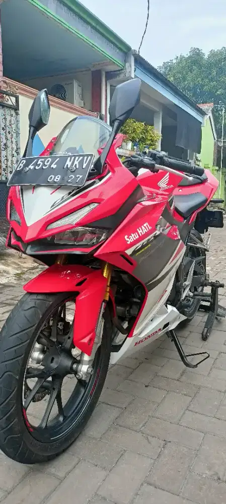 Honda CBR 150 R 2022 (low kilometer)