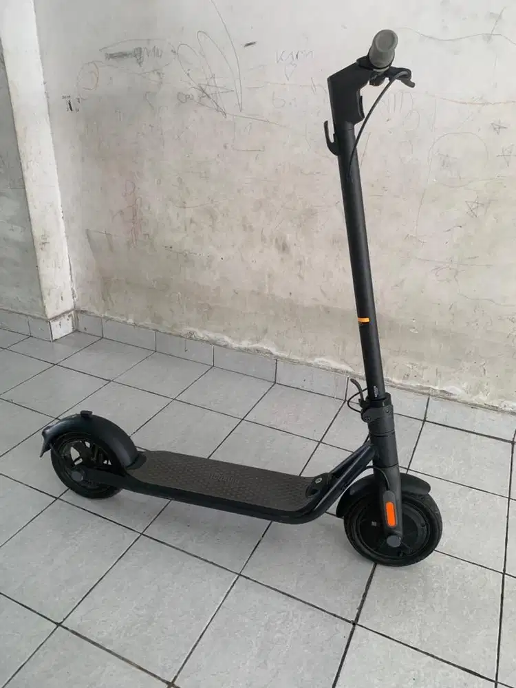 Skute, scooter ninebot segway f25