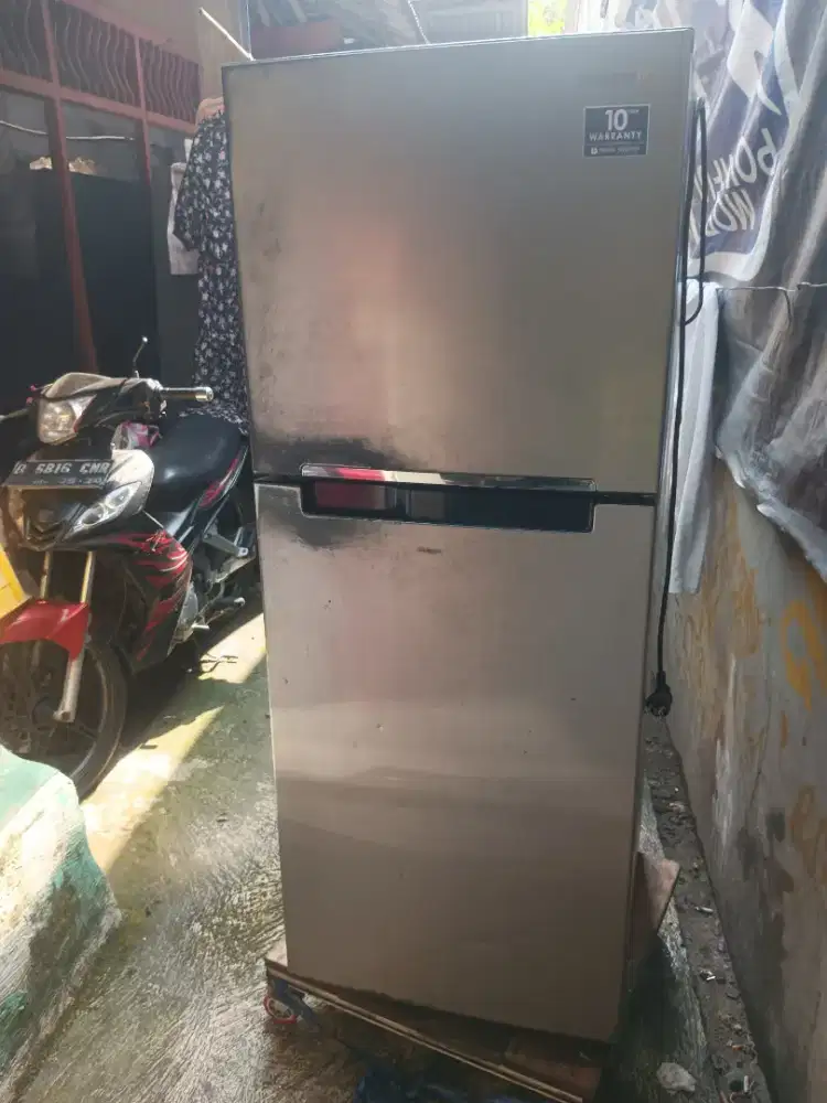 Kulkas Samsung inverter model RT20FARWDSA