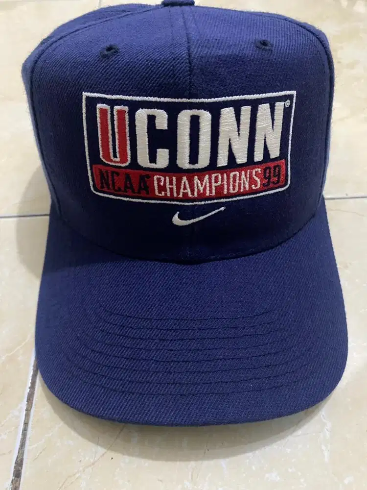 Topi Vintage Uconn