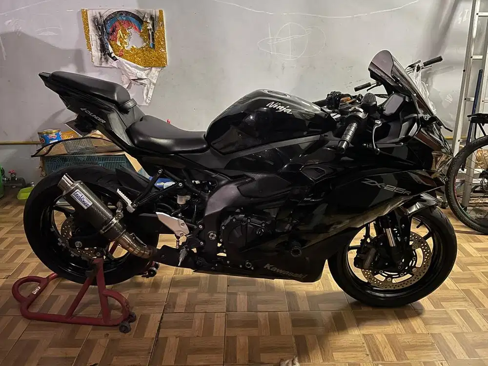 Ninja ZX25R Hitam Tahun 2022 Akhir