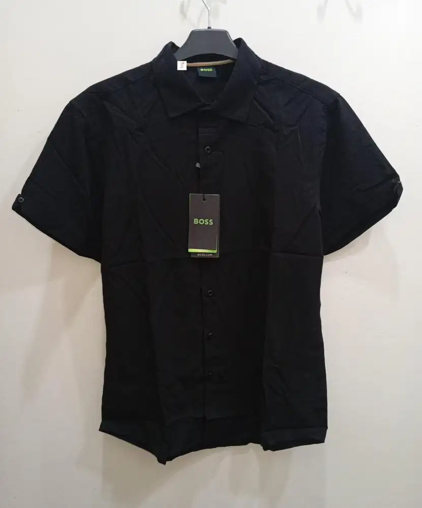 HUGO BOSS KEMEJA KASUAL HITAM LENGAN PENDEK