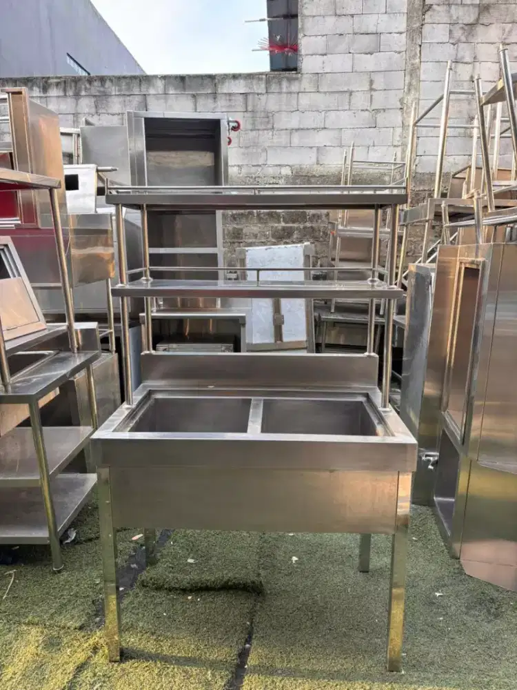 SINK 2 LUBANG PLUS UPPER

Ukuran 100x67x80
Lubangnya 40x43x20