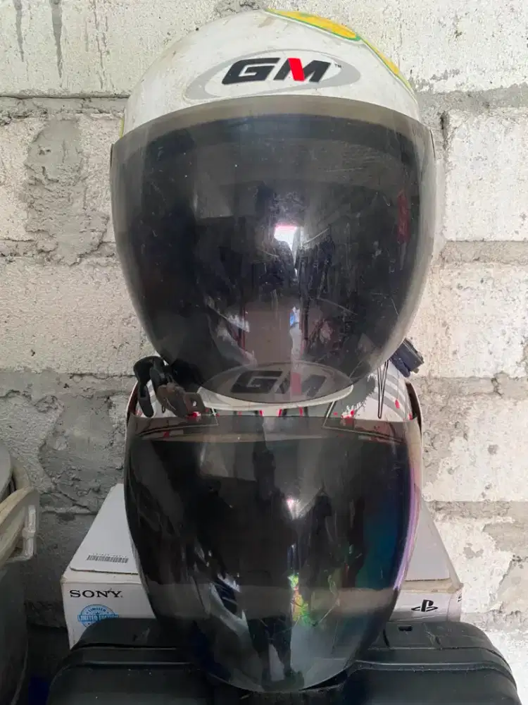 Dijual helm merk GM