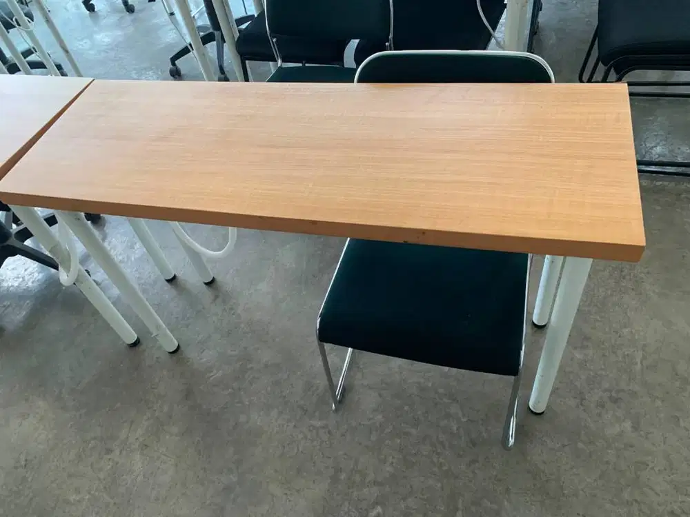 Meja ikea coklat
