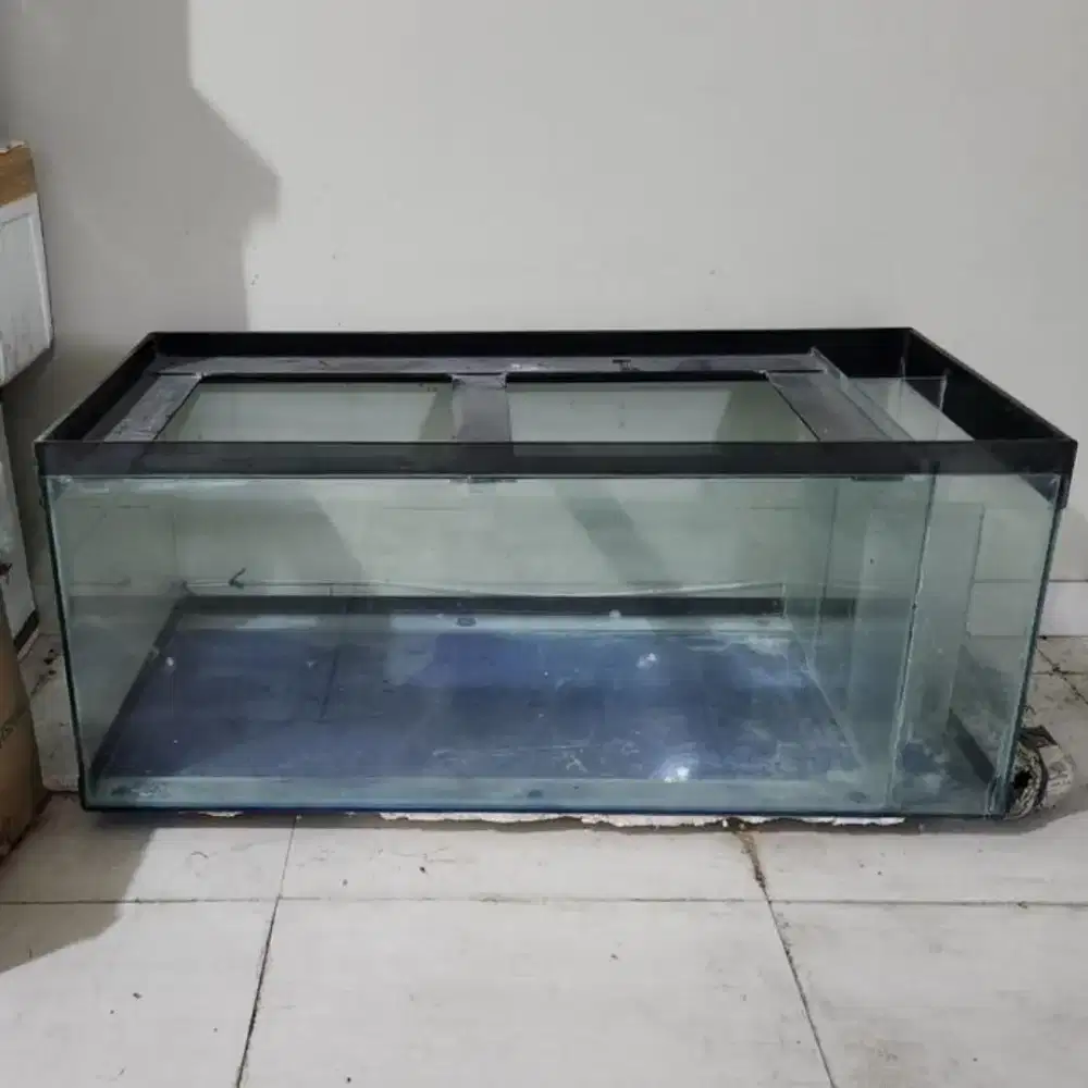 Dicari aquarium bekas pxl, sekitaran : 100x30cm/ukuran sedang