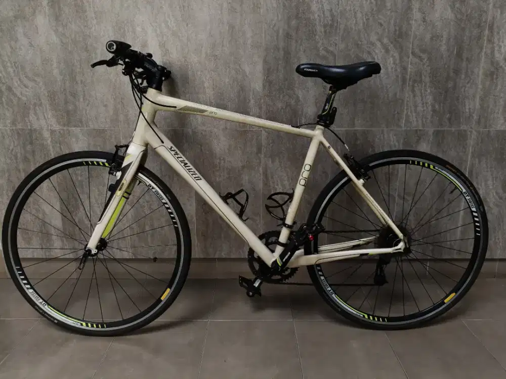 Sepeda Hybrid/gravel/balap Specialized sirrus pro taiwan