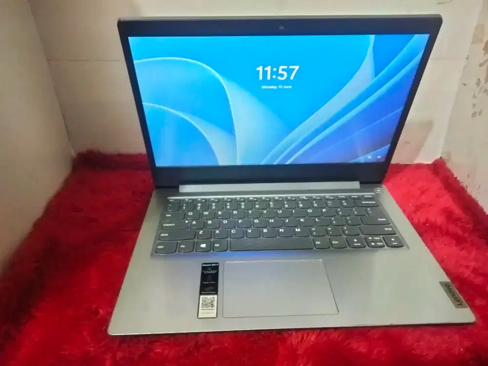 Lenovo ip slim3/AMD 3020E/RAM 4gb/SSD256gb /vga AMD RADEON/siap pake