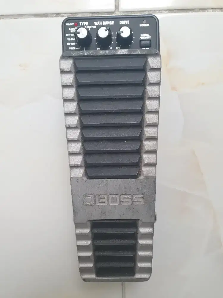 Efek pedal wah boss PW 10